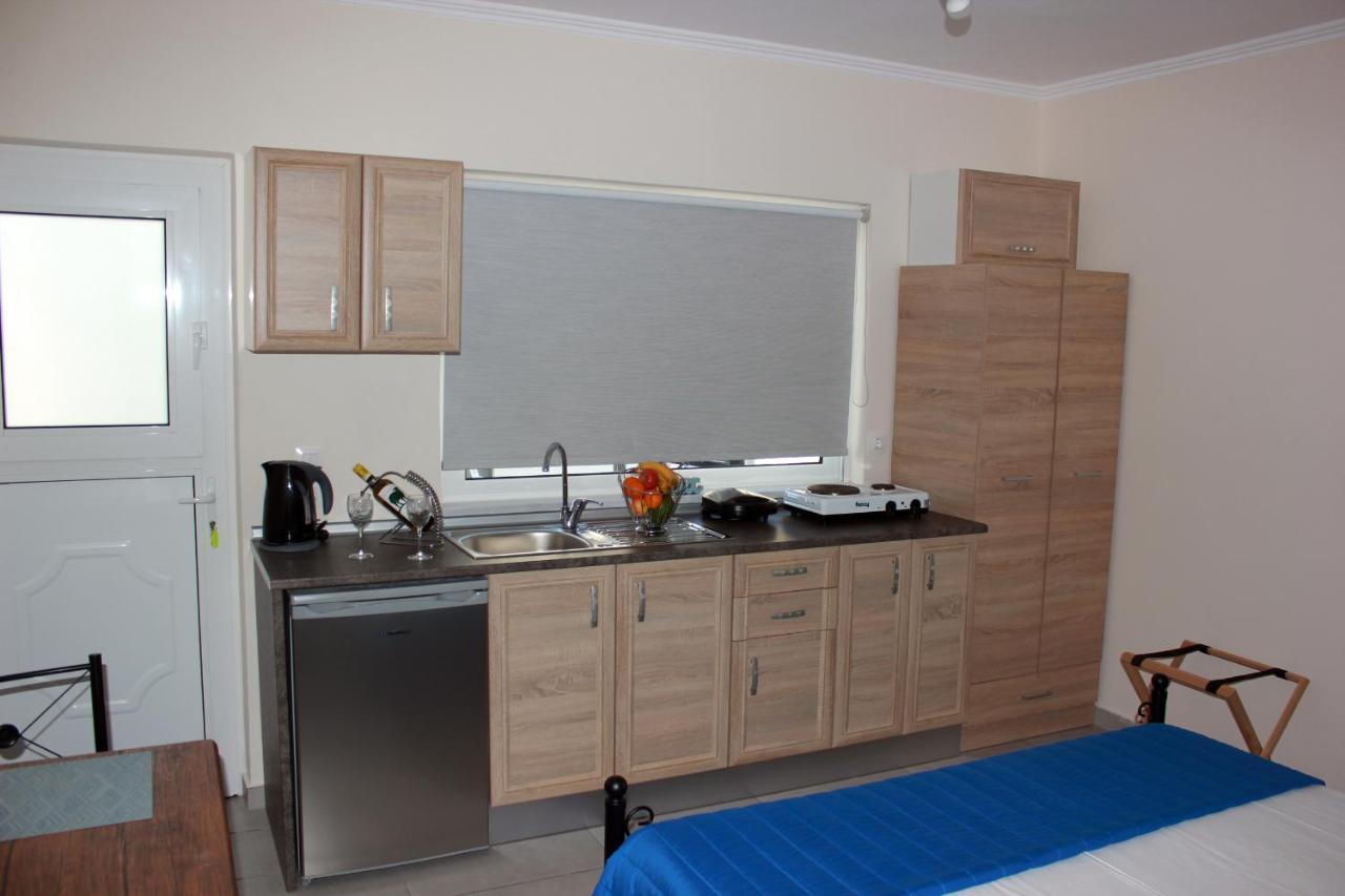 Budget 2 - Renovated January 2020 Appartement Charaki