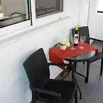 Budget Studio 2 - Renovated January 2020